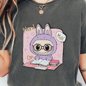 Labubu shirt Kawaii Nerd Mode On T-shirt  Cute Bunny with Books e Glasses  Soft Study Aesthetic Shirt Gift for Students e Studygram Lovers