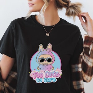 Labubu shirt Too Cute to Care T-shirt Pastel Bunny with Sunglasses e Flowers Kawaii Sassy Aesthetic Shirt Cute Streetwear Unisex Gift