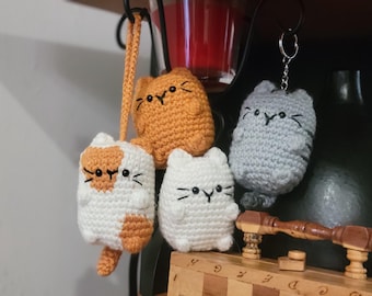 Dinglande hängande kattunge nyckelring väska tillbehör amigurumi