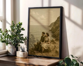 Vintage 1930er Jahre Romantisches Paar sitzt auf einer Klippe mit Blick auf das Meer, Retro Küstenlandschaft Foto