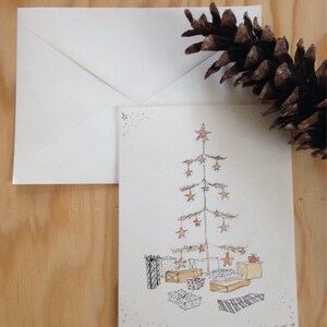 Biglietto di auguri bianco dipinto a mano.  Natale retrò. Vacanze invernali. Buon Natale.  Buone Feste.  Bianco Natale