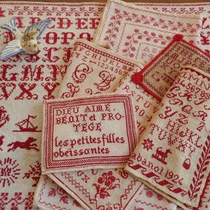 Rött broderi för väluppfostrade små flickor – Reproduktioner av 7 franska röda broderiprover. Mönster tillgängliga för digital nedladdning (PDF).