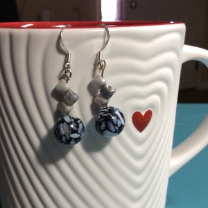 Nouveau art black white earrings