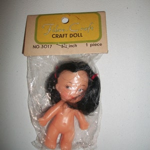Small Vintage FibreCraft 3.5 Inch Plastic "Pee Wee" Style (Susie) Doll 3017  *