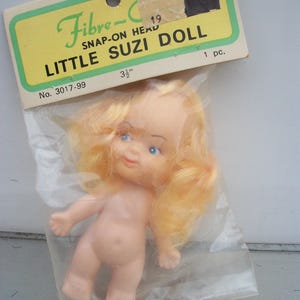 Small Vintage FibreCraft 3.5 Inch Plastic "Pee Wee" Style (Little Suzi) Doll 3017  *