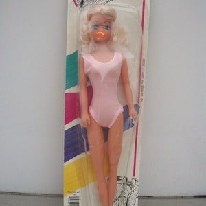 Packaged Blonde &quot;Ms Flair&quot; 11.5 Inch Fashion Doll  *
