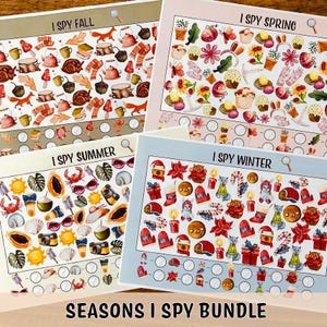 Könnte beinhalten: Ein Set aus vier Aktivitätsblättern mit den Titeln I Spy Fall, I Spy Spring, I Spy Summer und I Spy Winter. Jedes Blatt zeigt saisonale Illustrationen wie Füchse, Blumen, Krabben und Ornamente sowie eine Reihe leerer Kreise zum Ankreuzen.