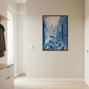 Blue Street Wall Art, poster di uccelli cittadini, stampa arrotolata, decorazione con cornice, opera d'arte di vicoli urbani, scena di strada con piccioni, stile stanza tranquilla