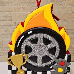 Racewagenband Pinata/ Hot Wheels Pinata/ Wheels Pull Pinata