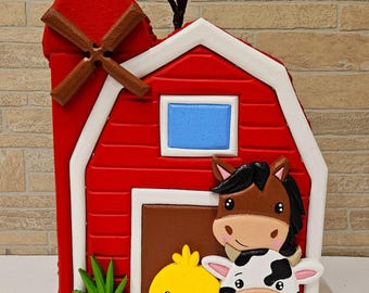 Ręcznie robiona piniata w kształcie stodoły: krowa, koń i kurczak – dekoracja na imprezę