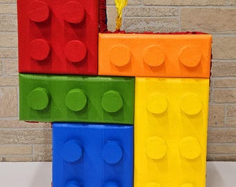 Ręcznie robiona piniata z klocków Lego, gra imprezowa dla dzieci