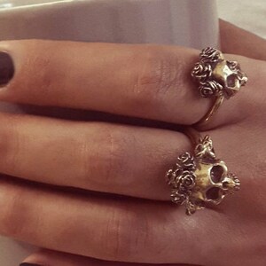 kleine schedel ring Boho ring schedel en roos gotische ring boho zigeuner Vintage stijl in massief messing makoy