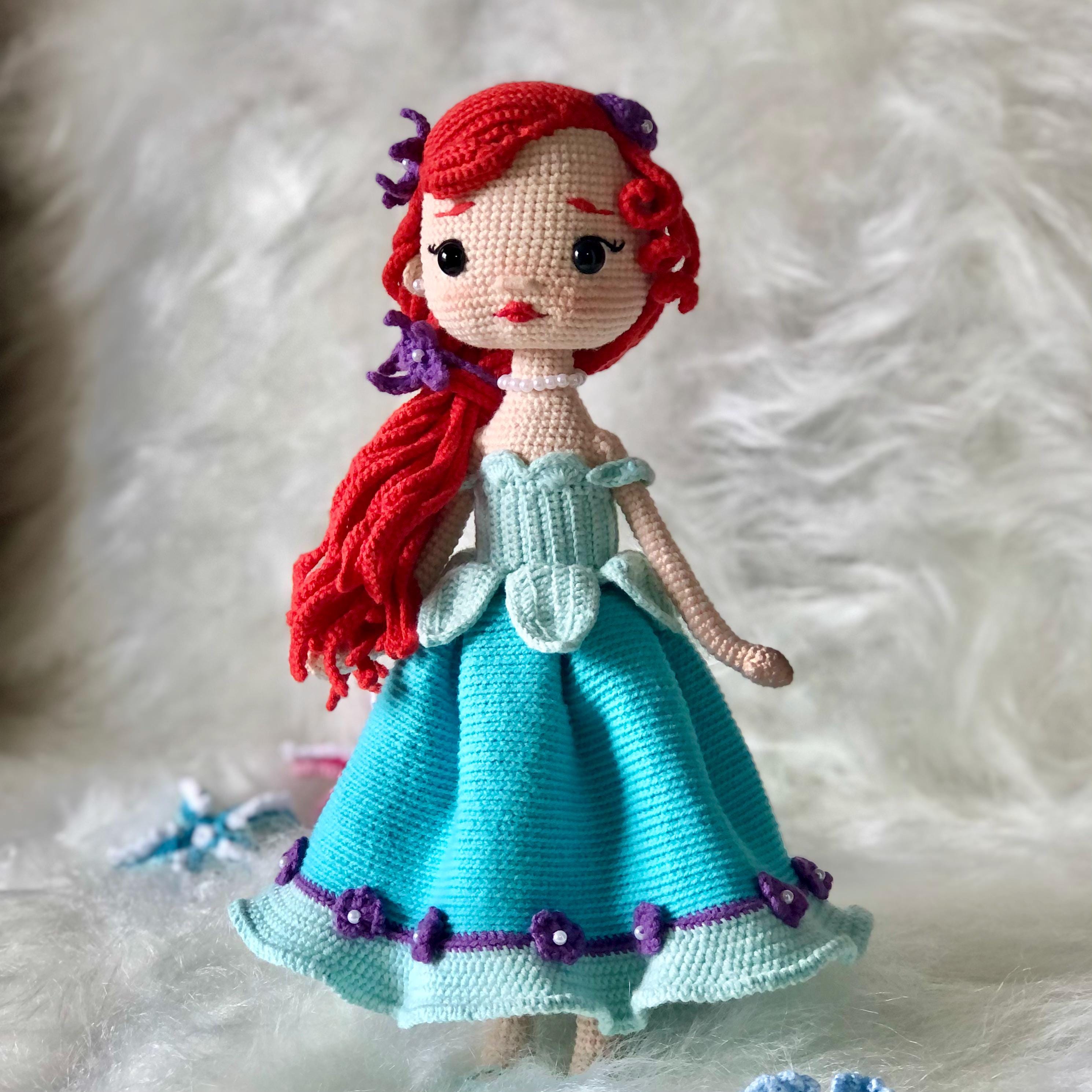 アミグルミ人形 青いドレス アミグルミ人形 青いドレス かぎ針編み人形用プリンセス衣装パターン