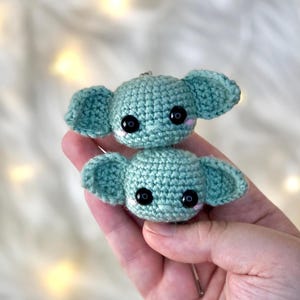 Crochet Alien Keychain: Amigurumi Plush Toy