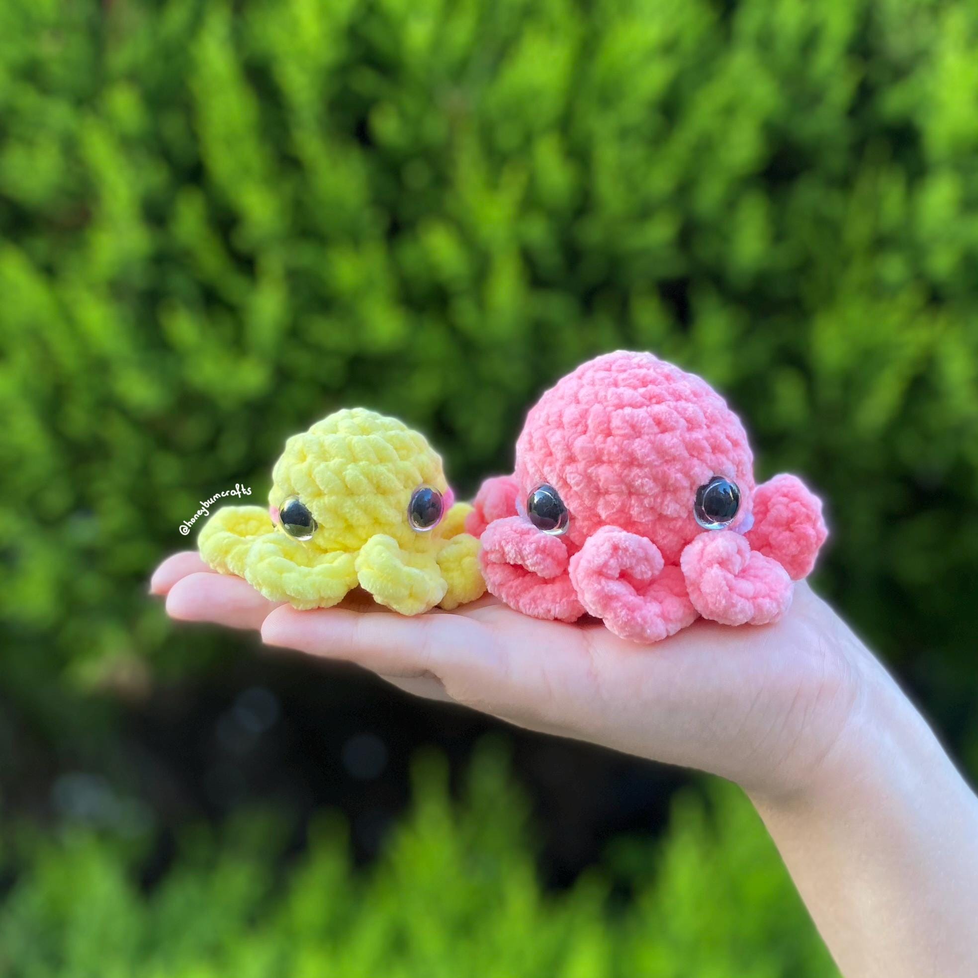 かぎ針編みのタコファミリーぬいぐるみセット – 手作りあみぐるみ