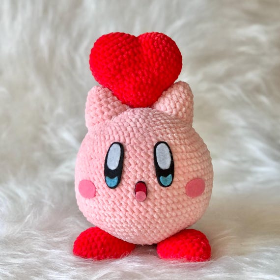 かぎ針編みのピンクのふわふわぬいぐるみ：あみぐるみぽっちゃり