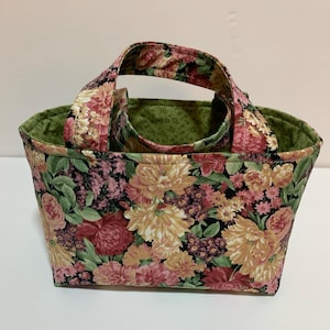 Medium tote with multicolored flowers and greenery
