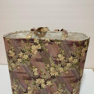 Large tote with bunches of flowers with geometric background