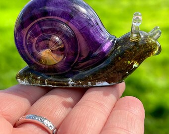 Resin Snail Figurine | Moss in resin | Floral Decor | Nature Terrarium | Snail Decor Statue | Earthy Paper Weight | Botanical Decor | Purple