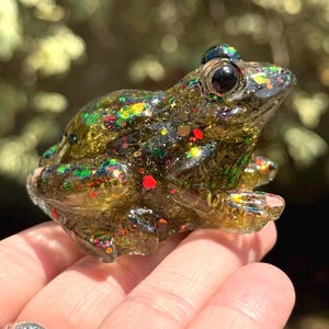 Resin Frog Figurine | Moss in resin | Animal Decor | Nature Terrarium | Frog Decor Statue | Earthy Paper Weight | Botanical Decor