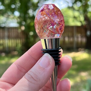 Flestopper met bloemen | Wijnflesstopper | Wijnkurk | Geconserveerd bloemboeket | Gastvrouwcadeau | Roze bloemen