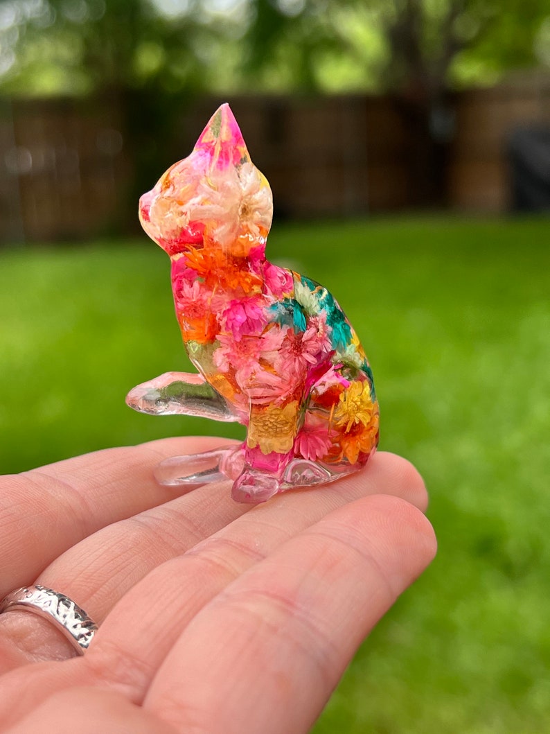 Resin Cat Figurine Flower Cat Nature Terrarium Animal Decor Statue Paper Weight Kitten Decor Multi Colored Cat Rainbow Cat image 3