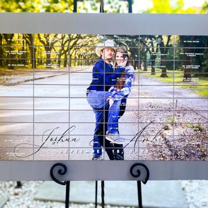 Idee divertenti per esporre i segnaposto, esposizione di posti a sedere per matrimoni rustici, idea per matrimoni con dessert, foto di fidanzamento in campagna - Photo Place Card Board