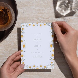 Invito di matrimonio digitale con margherite – Eleganza semplice e naturale