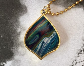 Acrylic Pour Pendant RP108