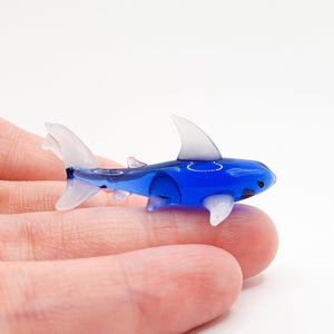 1.5&quot; Long Blue White Hammerhead Shark Figurine Miniature Hand Blown Glass Sharks Marine Sealife Ocean Fish Crystal Animal Figure Décor Gift