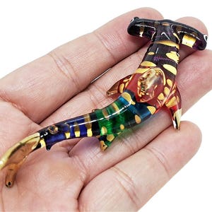 3.5&quot; Long Multicolor Hammerhead Shark Figurine Miniature Hand Blown Glass Sharks Marine Sea Life Ocean Fish Crystal Animal Figure Décor Gift