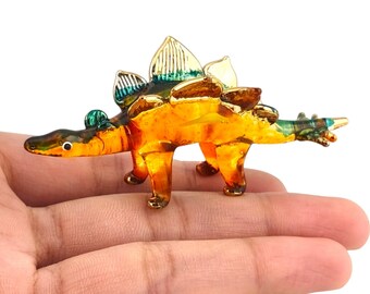 Figura de estegosaurio de vidrio soplado a mano / Dinosaurio prehistórico en miniatura de colores / Arte de dinosaurio de cristal en miniatura / Decoración para terrario y regalo coleccionable