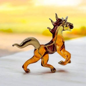 Small 2.5&quot;Long Brown Horse Figurines Miniature Hand Blown Glass Pony Crystal Farm Animals Figure Decorative Collectible Horses Figurine Gift
