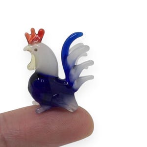 1&quot;H Blue White Chicken Figurine Rooster Miniature Hand Blown Glass Crystal Farm Animals Figurines Decorative Hen Collectible Chick Figures