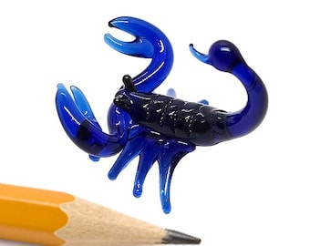 Escorpión azul de 2,5 cm de largo, de cristal soplado a mano, miniatura de insectos, figurita de animales, cristal, escorpiones, figuras decorativas coleccionables para casa de muñecas.