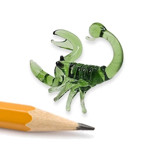 1&quot;L Clear Green Scorpion Hand Blown Glass Bug Miniature Insect Figurine Animals Crystal Dollhouse Scorpions Decorative Collectible Figurines