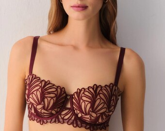 Sujetador burdeos sin relleno de encaje con aros, transparente con bordado floral, lencería elegante de corte regular para mujer.