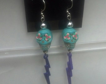 Turquoise light blue with flower eyes howlite bead with purple lightning bolt earring