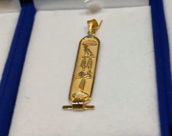 エジプト象形文字ペンダント 両面18Kゴールドのエジプトカルトゥーシュペンダント。象形文字で各面
