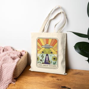 The Great Escape Indie Tarot Card Tote Sun Tarot Inspiriert Alternative Art Canvas Tote Kosmische mystische Eskapismus Surreale Kunst strahlt mich auf Tote