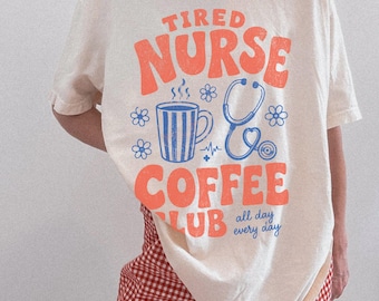 Camiseta divertida de enfermera, colores cómodos, regalo para enfermeras del club del café "Cansada Nurse Coffee Club".