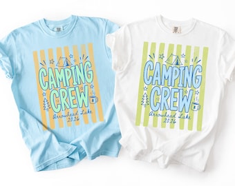 カスタムキャンピングクルー2026シャツ、お揃いのファミリーキャンプTシャツ、キッズサマーキャンプシャツ、キャンパーキャンプ誕生日、ギルダンまたはコンフォートカラーズ