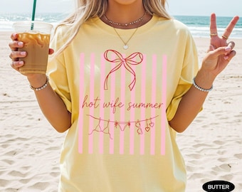 Camiseta de verano Hot Wife, camiseta Comfort Colors, camiseta divertida para recién casados, camiseta para despedida de soltera Coquette, top para luna de miel, camiseta Bride Era