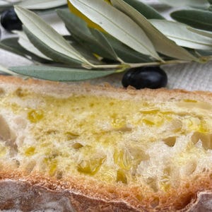 100% reines Olivenöl aus der Toskana Italien, kaltgepresstes Olivenöl, veganes Essen, handgefertigtes Olivenöl, gesundes biologisches Olivenöl, natives Olivenöl