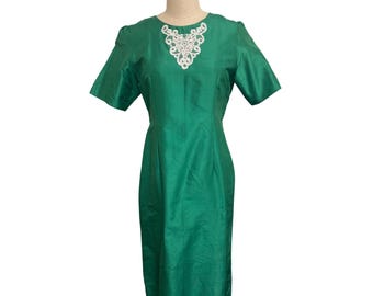 Vintage Handmade Emerald Green Short Sleeve Midi Dress With White Embroidered Lace Detail and Back Zipper Closure