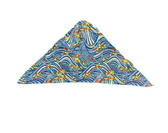 Pañuelo triangular vintage con ondas abstractas y estampado geométrico