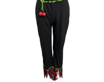 Vorhang Kostüme Schwarze Hose Mit Kirsch Borte & Häkelgürtel Vintage-Style XL 100% Polyester Made In USA