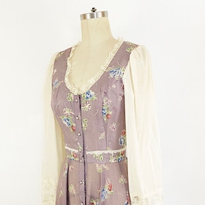Vestido midi de manga larga con estampado floral en morado polvoriento de Gunne Sax de los años 70, vestido estilo pradera, estilo bohemio, estilo cottagecore, romántico, talla pequeña
