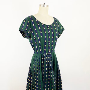 Década de 1950 Fleur-de-lis verde azul marino rayas algodón camisero vestido ajuste y vestido de bengala Rockabilly Pin Up falda completa mediados de siglo / tamaño pequeño