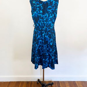 1950s County Fair Black and Blue Floral Cotton A-line Dress Retro Sundress 50s Day Dress Pin Up Rockabilly / Size Large image 5
